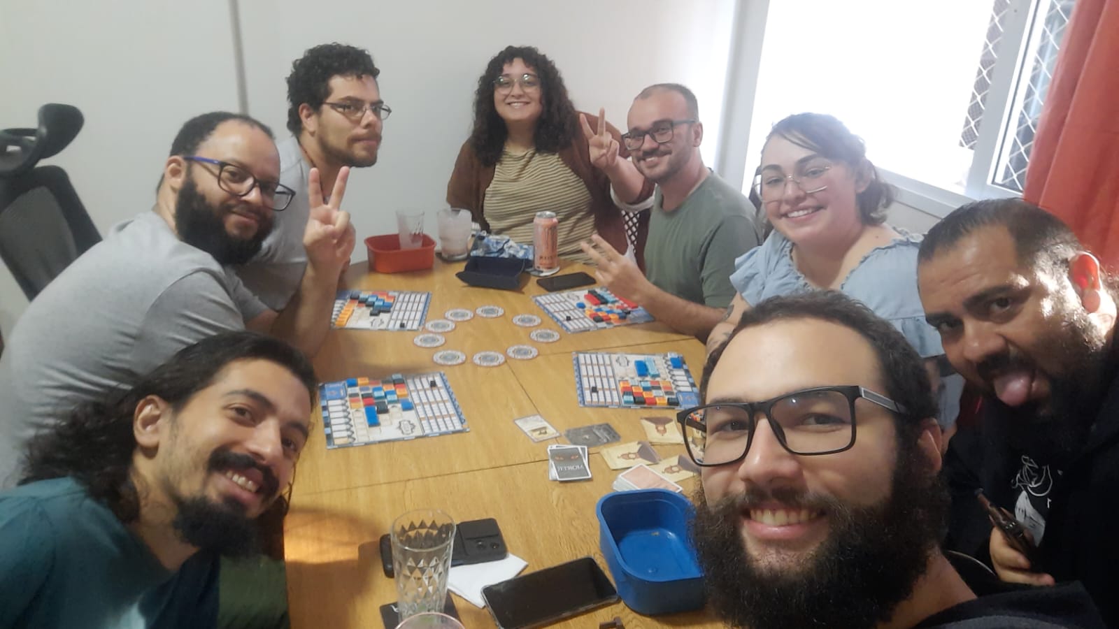 Pessoas jogando jogos de tabuleiro